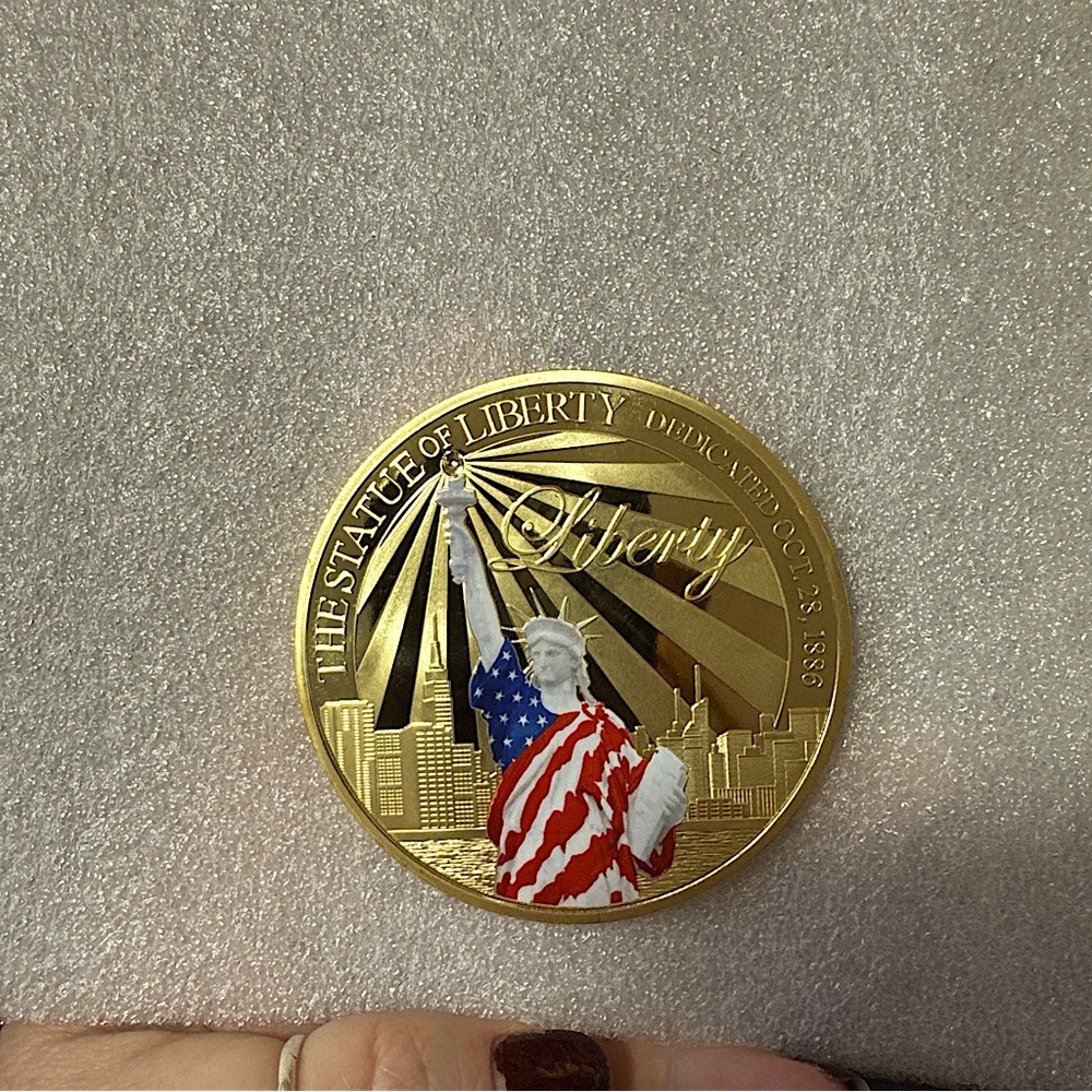 STATUE OF LIBERTY 24KT GOLD PLATE WITH TORCH SWAROVSKI CRYSTAL COMM COIN